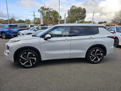 2023 Mitsubishi
Outlander Exceed