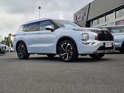 2023 Mitsubishi
Outlander Exceed