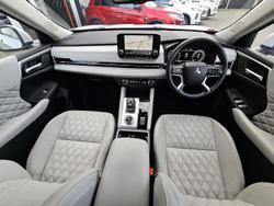 2023 Mitsubishi
Outlander Exceed