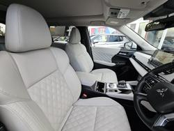 2023 Mitsubishi
Outlander Exceed