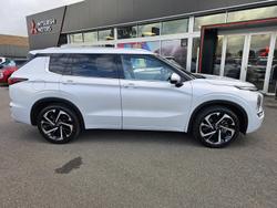 2023 Mitsubishi
Outlander Exceed