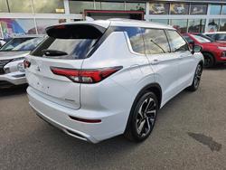 2023 Mitsubishi
Outlander Exceed