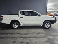 2022 Mitsubishi
Triton GLX+