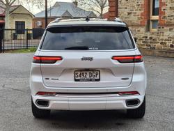 2022 Jeep
Grand Cherokee L Summit Reserve