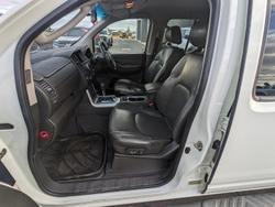 2013 Nissan
                Navara ST-X 550