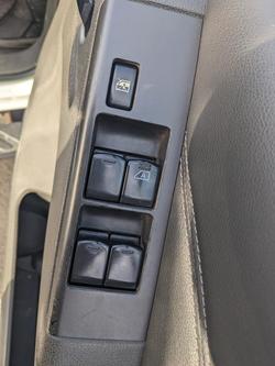2013 Nissan
                Navara ST-X 550
