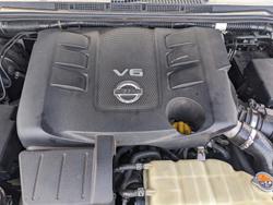 2013 Nissan
                Navara ST-X 550