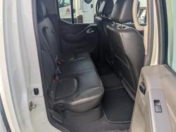 2013 Nissan
                Navara ST-X 550