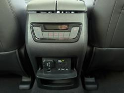 2023 LDV
D90 Executive