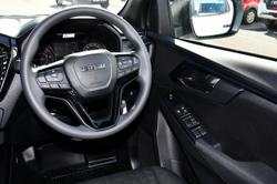 2025 Isuzu
D-MAX X-RIDER