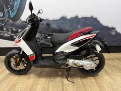 2014 APRILIA SR MT 50 WHITE