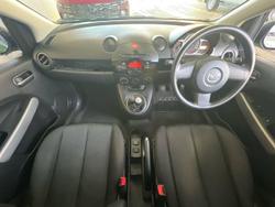 2011 Mazda
2 Neo