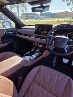 2025 Mitsubishi
Outlander Exceed Tourer