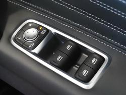 2025 LDV
                D90 Executive