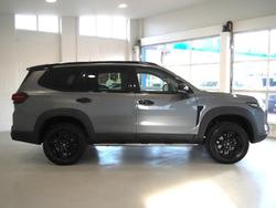 2025 LDV
                D90 Executive