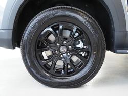 2025 LDV
                D90 Executive