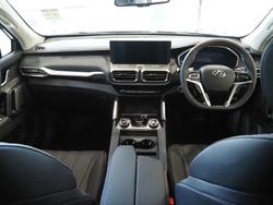 2025 LDV
                D90 Executive