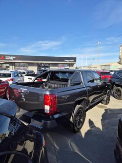 2025 Mitsubishi
Triton GLX-R