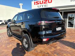 2025 Isuzu
MU-X LS-M