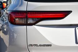 2024 Mitsubishi Outlander ES ZM MY24 White Diamond