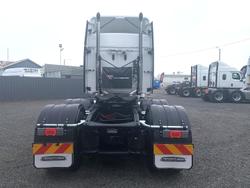 2025 Freightliner Cascadia 126 white