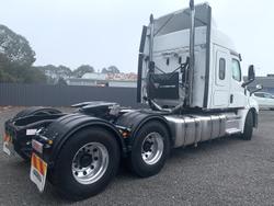 2025 Freightliner Cascadia 126 white