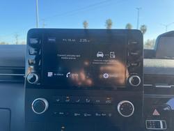 2022 Hyundai
                STARIA 