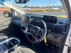 2022 Hyundai
                STARIA 