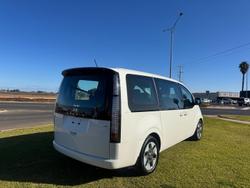 2022 Hyundai
                STARIA 