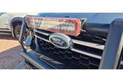 2023 Ford
                Everest Ambiente