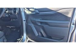 2023 Ford
                Everest Ambiente