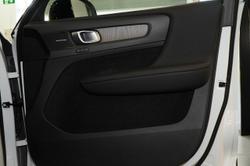 2023 Volvo
XC40 Ultimate B5 Dark