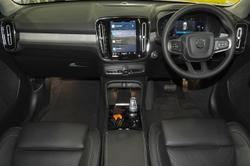 2023 Volvo
XC40 Ultimate B5 Dark