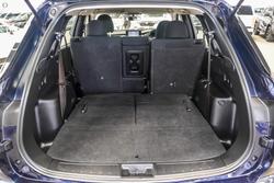 2025 Mitsubishi
Outlander ES
