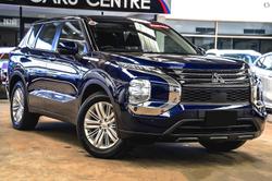 2025 Mitsubishi
Outlander ES