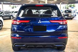 2025 Mitsubishi
Outlander ES