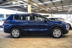 2025 Mitsubishi
Outlander ES