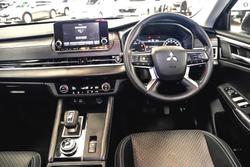 2025 Mitsubishi
Outlander ES