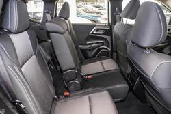 2025 Mitsubishi
Outlander ES