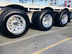 Freighter Drop Deck Semi With Ramps