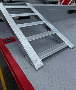 Freighter Drop Deck Semi With Ramps