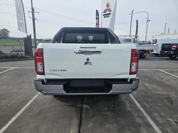 2025 Mitsubishi
Triton GLX-R