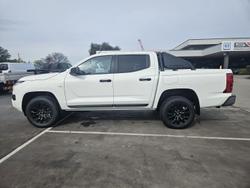 2025 Mitsubishi
Triton GLX-R