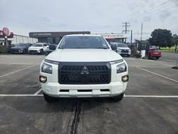 2025 Mitsubishi
Triton GLX-R