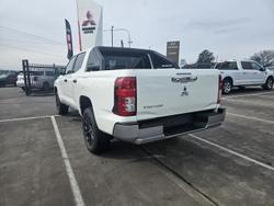 2025 Mitsubishi
Triton GLX-R