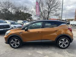 2022 Renault
Captur R.S. Line