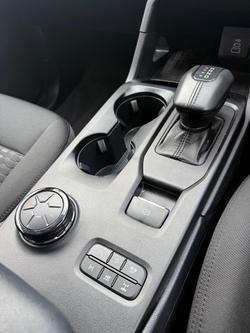 2024 Ford
Everest Ambiente