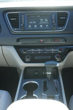 2020 Kia
                Carnival S