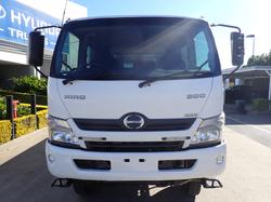 2021 HINO DUTRO 300 WHITE