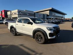 2025 Isuzu D-MAX Moonstone White PE